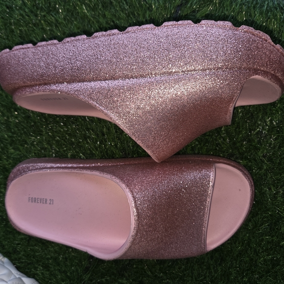 Combo Pink Glitter Slides and White Quilted Bag Forever 21 ,Size 9W - Picture 7 of 9